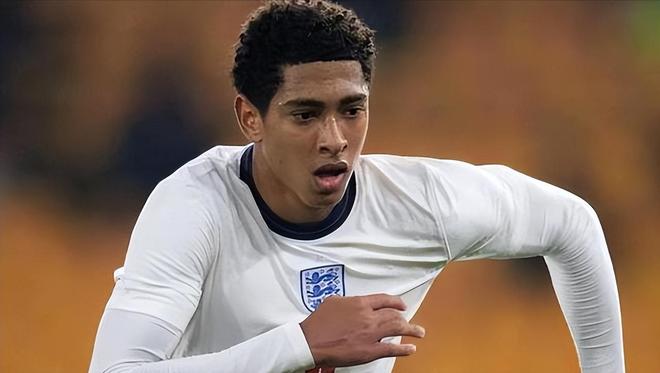 “双杠之王”邹敬园 决赛15.240分震撼全场 全运会实现三连冠