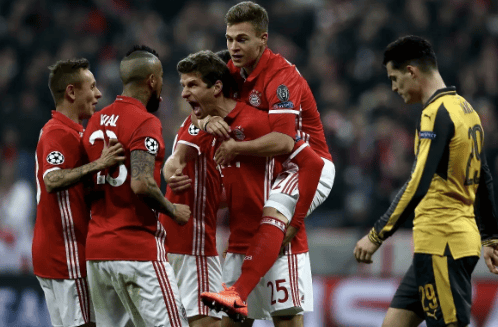 湖人险胜谁该进红榜？詹姆斯自我救赎并非头功，三内线各司其职