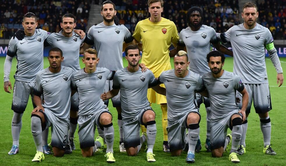 左后卫：巴尔德、坎塞洛、杰拉德·马丁、霍弗雷·托伦茨 来源：Barça Universal全部 巴塞罗那本赛季剩余赛事的防守阵容选择：