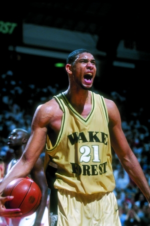 2012年总决赛转折点！杜兰特绝平出手被詹姆斯疑似犯规，裁判毫无表示