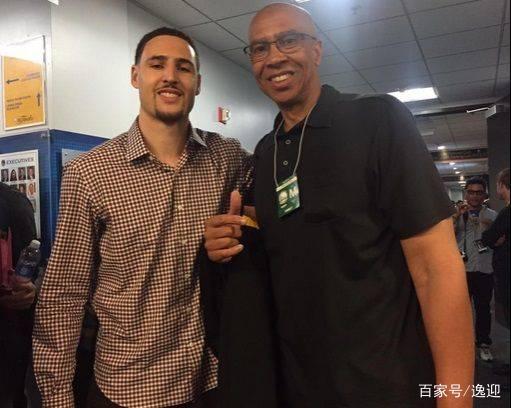 队内得分最高！沃克半场12中5，独得15分3篮板1助攻