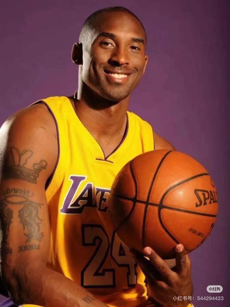 记者：丘库埃梅卡本人很想回到多特，但后者对其伤病史有顾虑