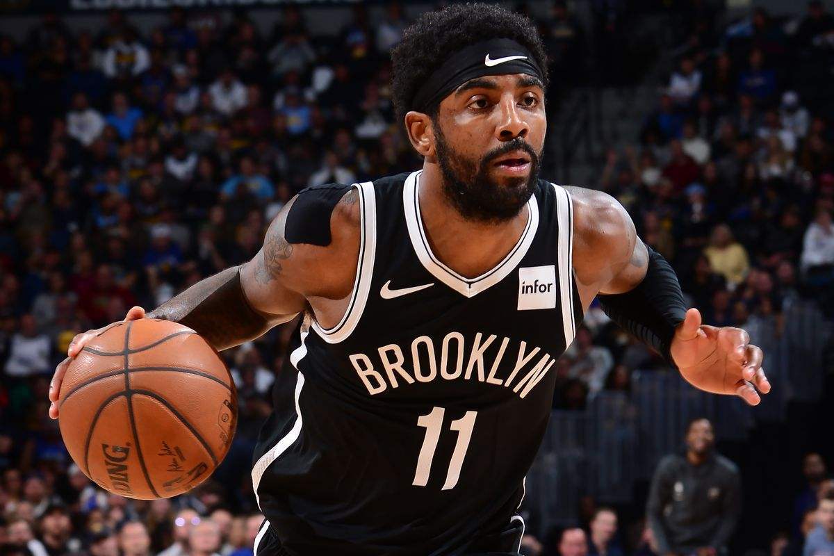 详解棒球规则中的死球与活球状态转换以及球击中裁判后的处理