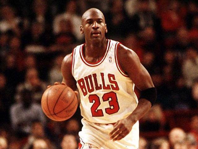 波士顿红袜队通过交易从圣路易斯红雀换得三届全明星威尔逊·康特雷拉斯及 800 万美元现金